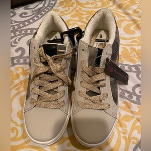 Womans star sneakers